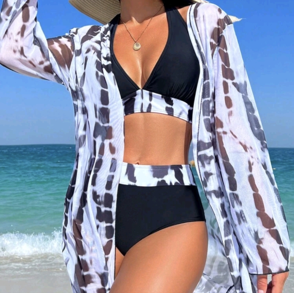Black and white bikini set
